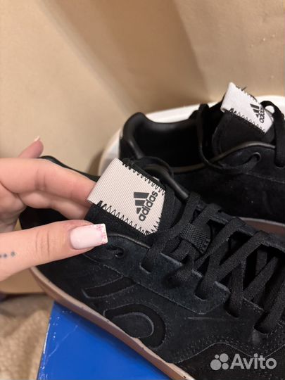 Adidas мужские кроссовки 44