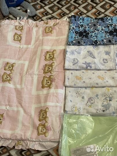 Бортики в кроватку+ вещи для новорожденного