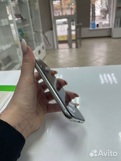 iPhone X, 64 ГБ