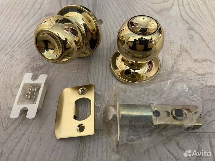 Дверные ручки комплект