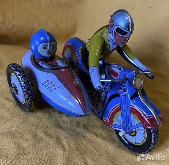 Модель- игрушка.Мотоцикл с коляской