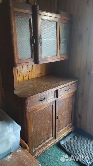 Старинный буфет горка