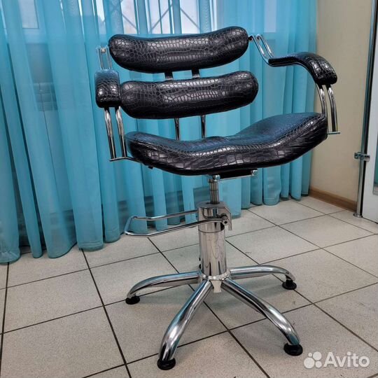 Парикмахерское кресло