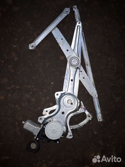 Стекло подъемник передний правый Toyota Corolla