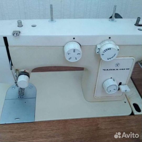 Швейная машина Чайка 142м
