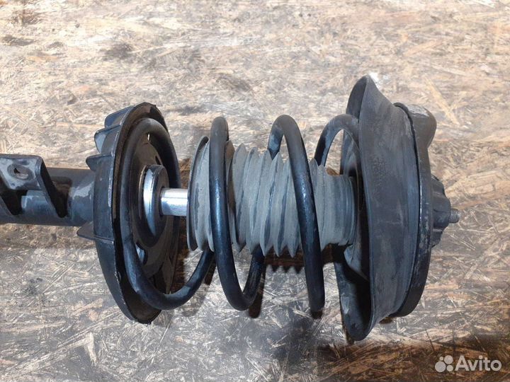 Стойка амортизатора передняя левая Mercedes-Benz