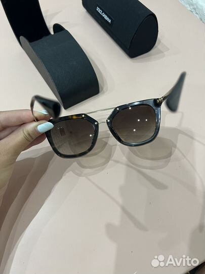 Солнцезащитные очки женские prada