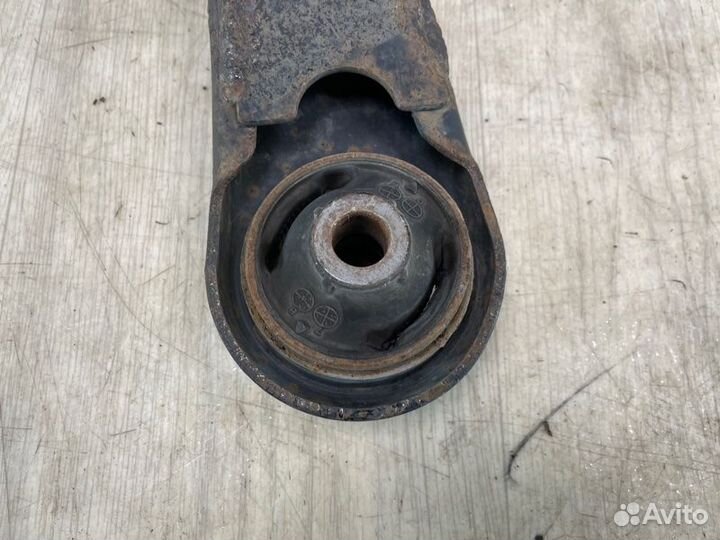 Рычаг подвески передний правый Mitsubishi Lancer