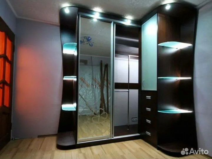 Угловой шкаф