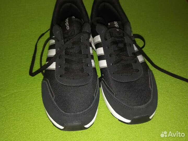 Кроссовки Adidas новые размер 38.5