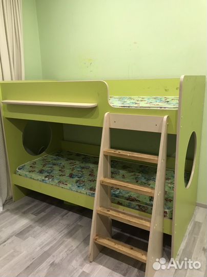 Детская двухярусная кровать