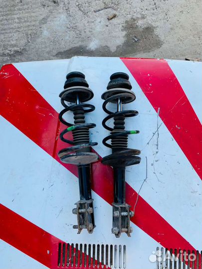 Передние стойки renault sandero