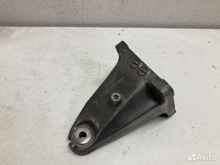 Кронштейн двигателя правый Мерседес 6032236204