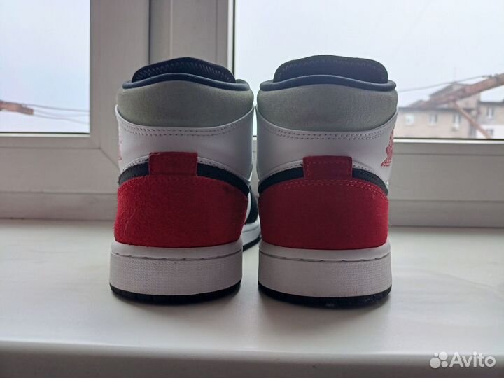 Кроссовки мужские Nike Jordan 1 Mid SE Red Black