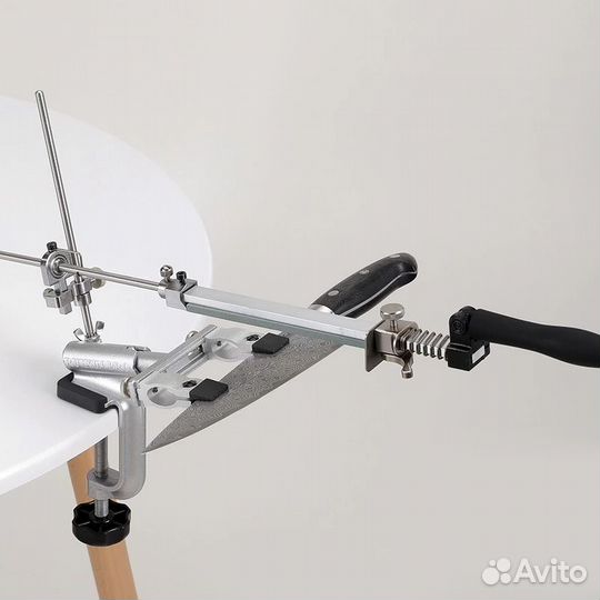 Точилка ножеточка с поворотным механизмом в кейсе