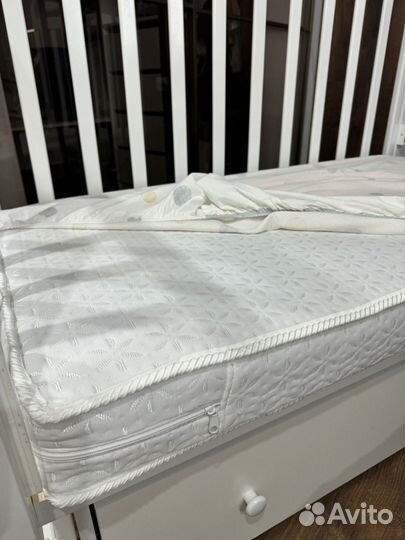 Кроватка для новорожденных с маятником