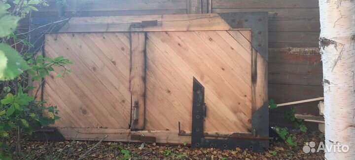 Двери гаражные деревянные