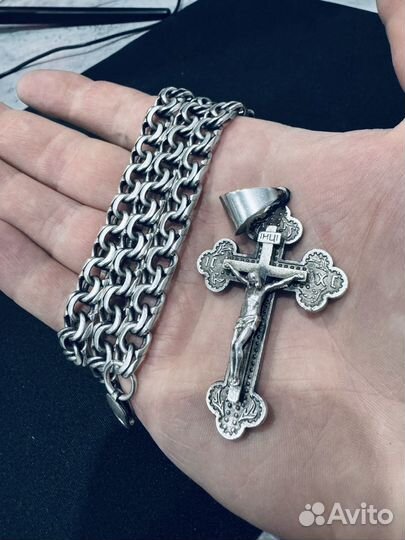 Серебряная цепь с крестом