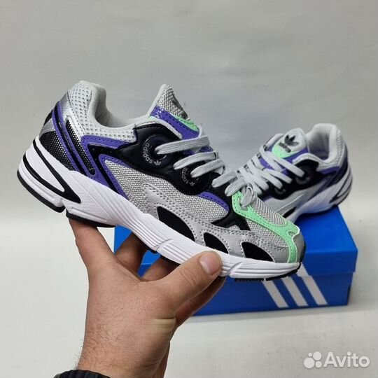 Кроссовки adidas женские