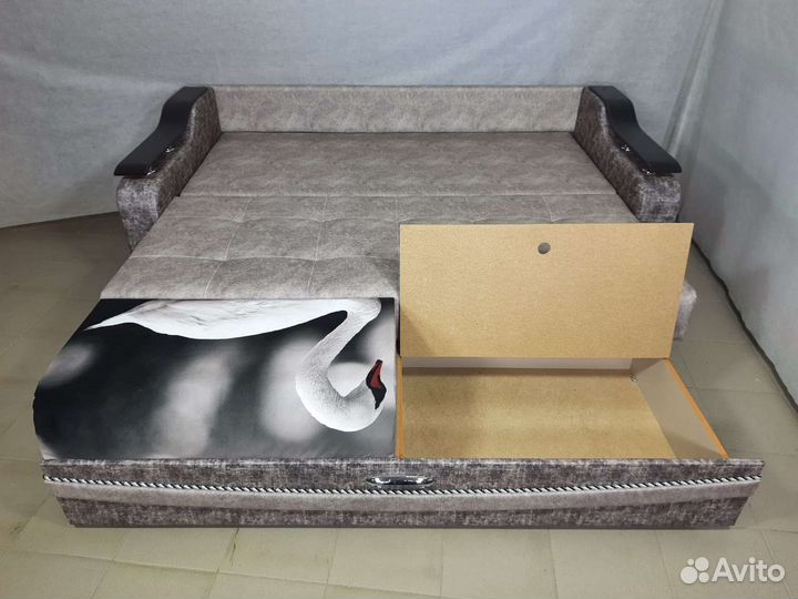 Диван на металлокаркасе