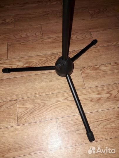 Напольная стойка для микрофона «журавль»