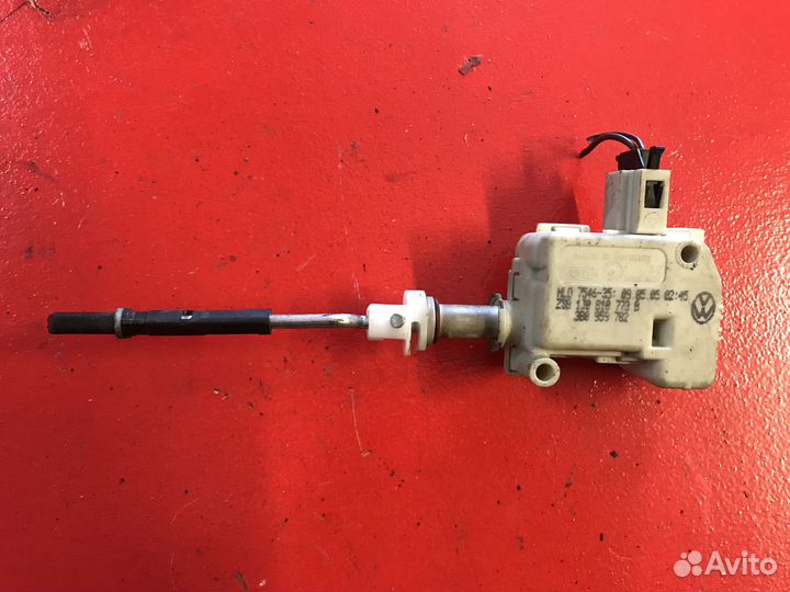 Активатор лючка бензобака Volkswagen Touareg 7L