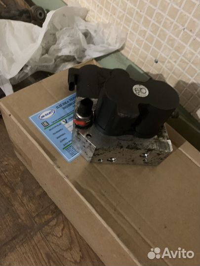 Блок клапанов гидроподвески mercedes w221 задний