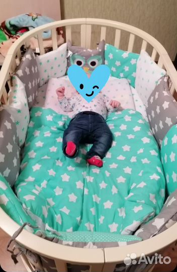 Детская кроватка с маятником