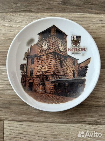 Тарелки сувенирные из разных стран