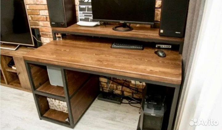 Компьютерный стол в стиле лофт
