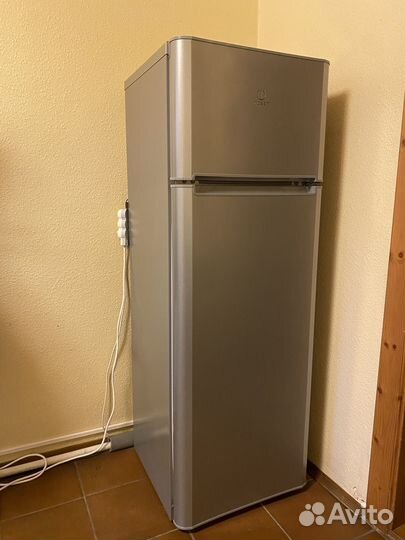 Холодильник indesit