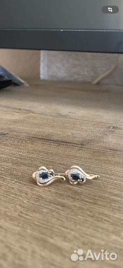 Золотые серьги с сапфиром и бриллиантами