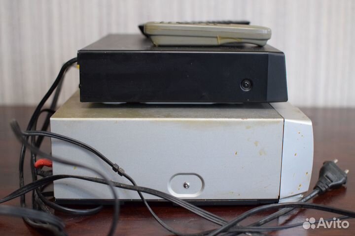 Dvd и VHS проигрыватели 4 штуки. Цена за всё