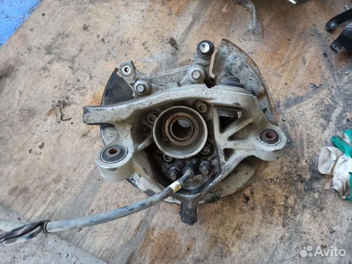 Поворотный кулак задний левый Lexus GS450H