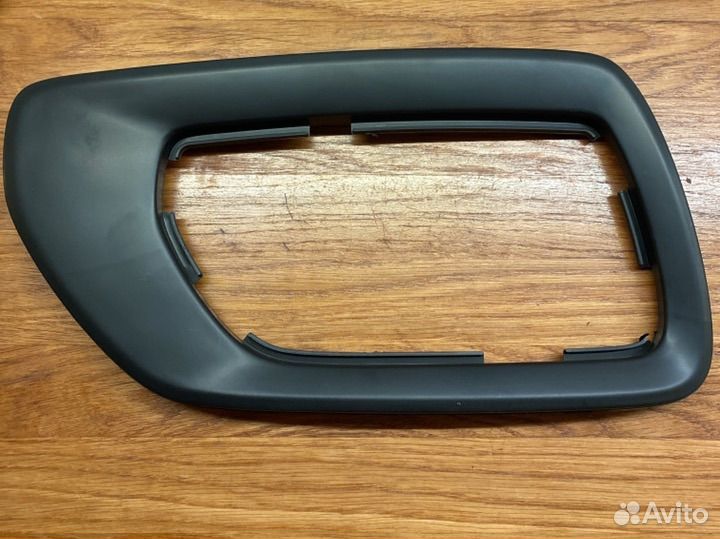 Рамка противотуманной фары левая volvo xc70