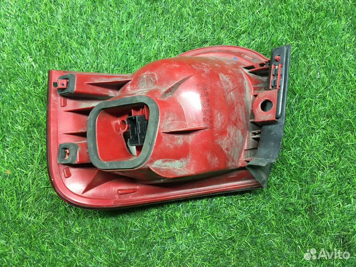 Фонарь задний левый Volkswagen Passat (B6)