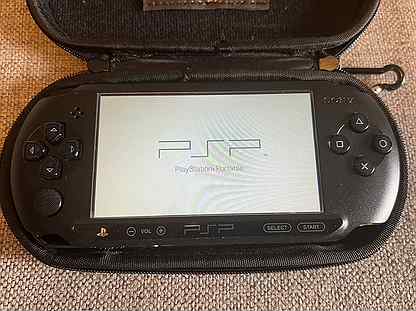 Sony PSP e1008 с чехлом, картой памяти и игрой