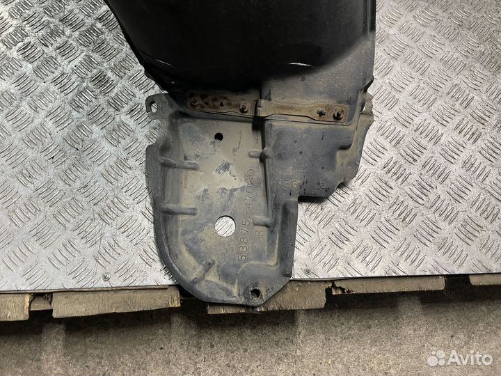 Подкрылок передний правый Toyota Prius 30