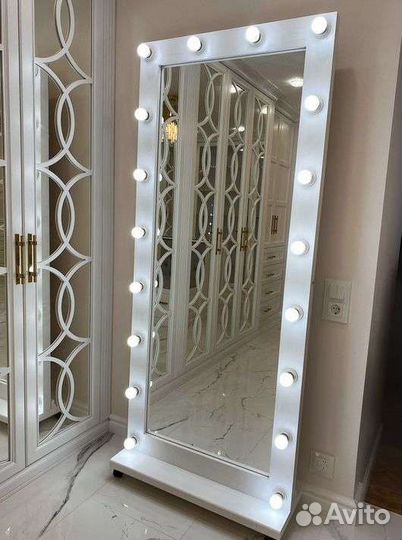 Гримерное зеркало с подсветкой