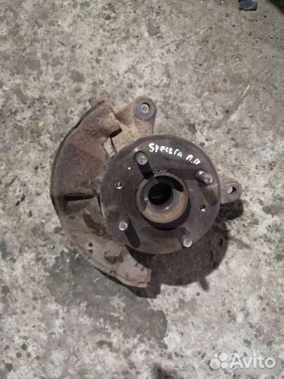 Поворотный кулак передний правый Kia Spectra