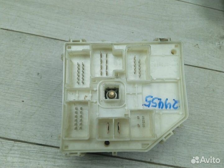 Блок реле и предохранителей Toyota Rav4 2 2003