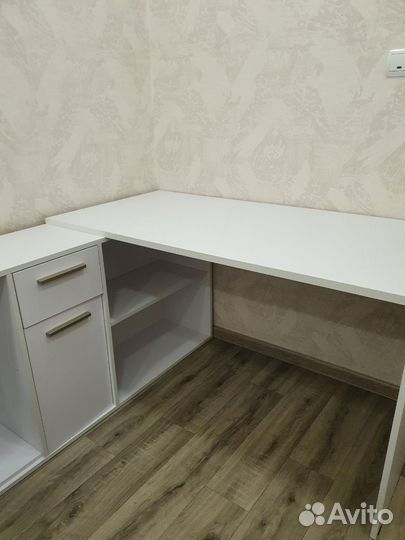 Письменный стол стеллаж