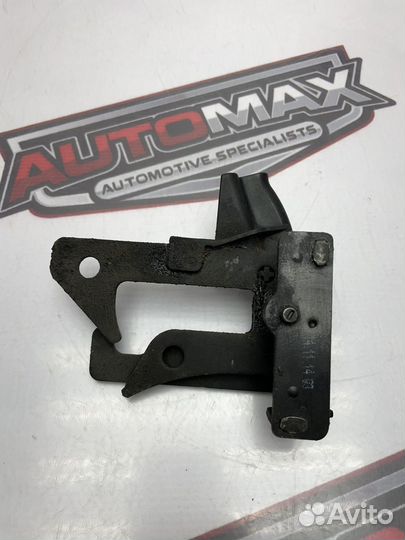 Крюк капота Mercedes E W212 2014 Wagon