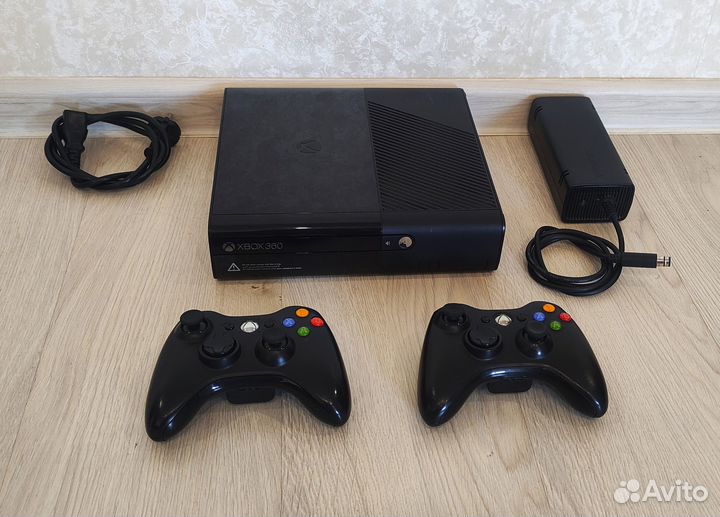 Xbox 360E 250GB FreeBoot, 2 геймпада + 80 игр