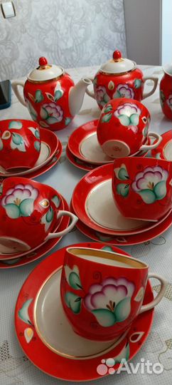 Чайный сервиз и бокалы