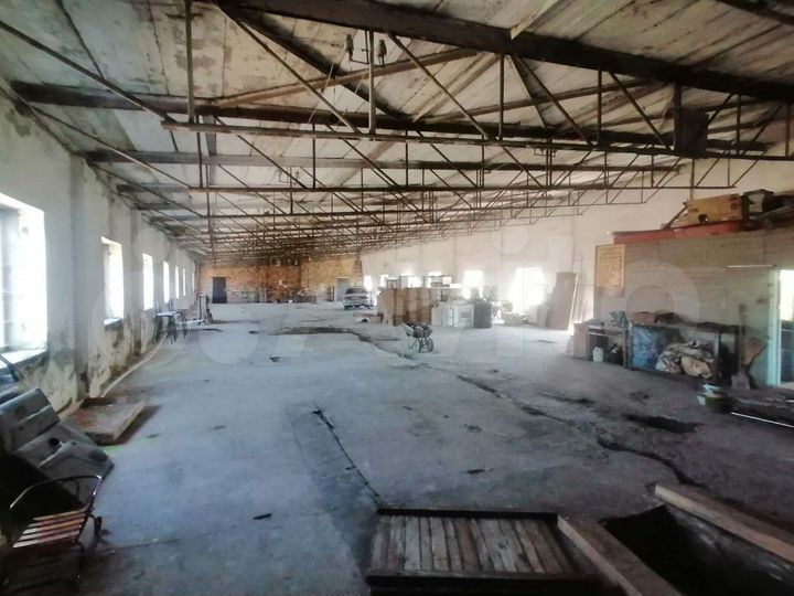 Здание, 1200 м²