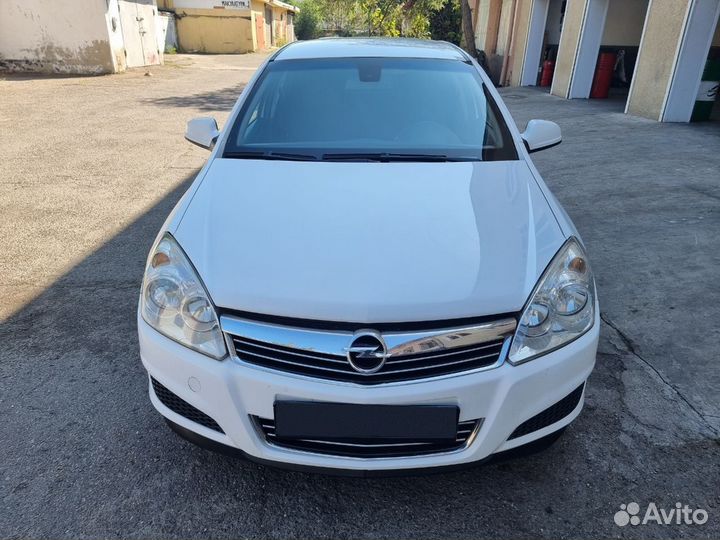 Opel Astra, 2011