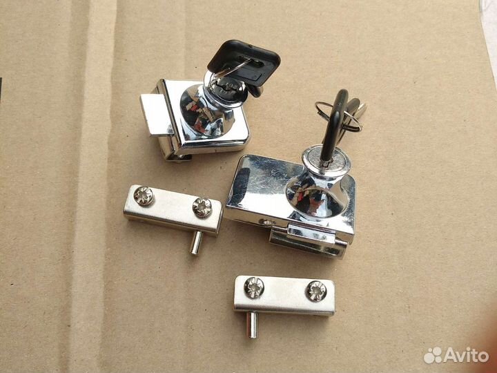 Замок мебельный, витринный