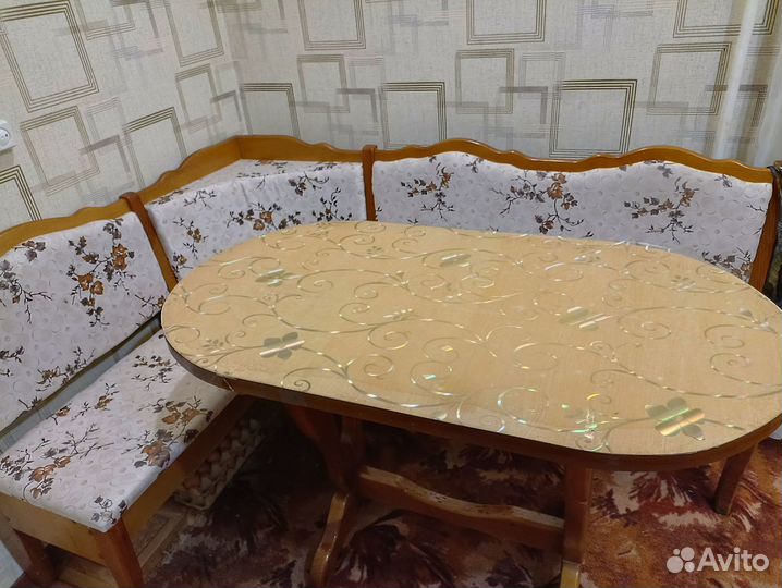 Кухонный уголок со столом из массива бу