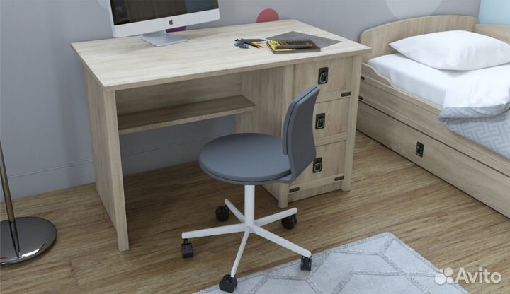 Стол письменный 